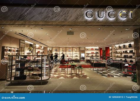 singapore airport Gucci